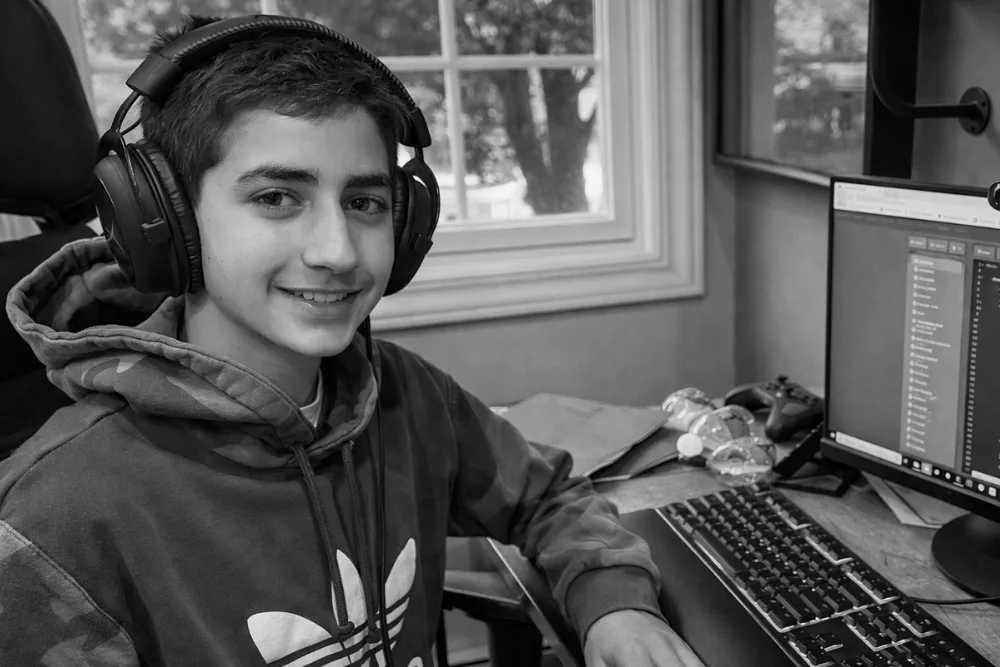 Black-and-white-photo-of-Young-Zach-Yadegari